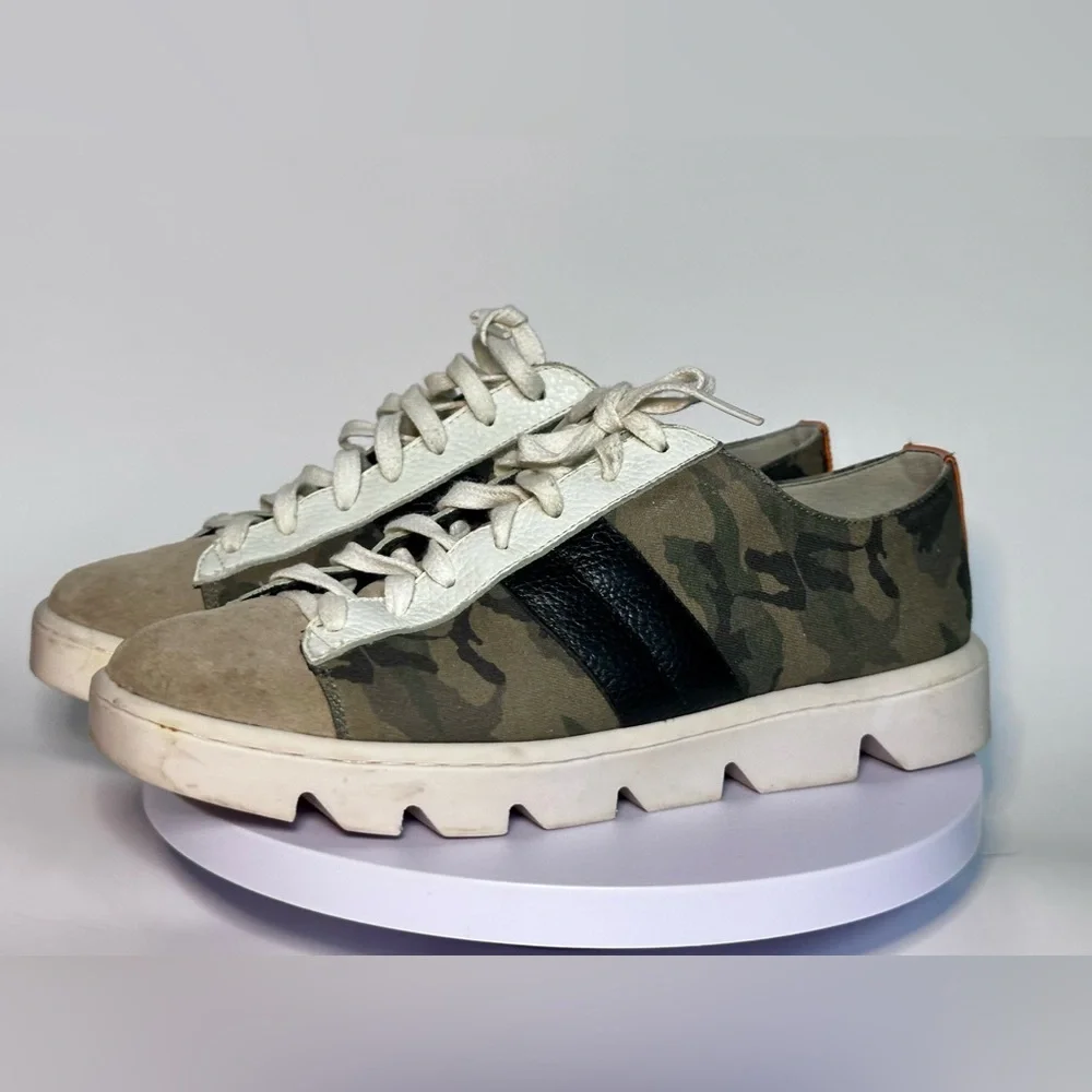 Bernardo Camo Leather Suede Lace-Up Sneakers Size 8 Chunky Lug Sole